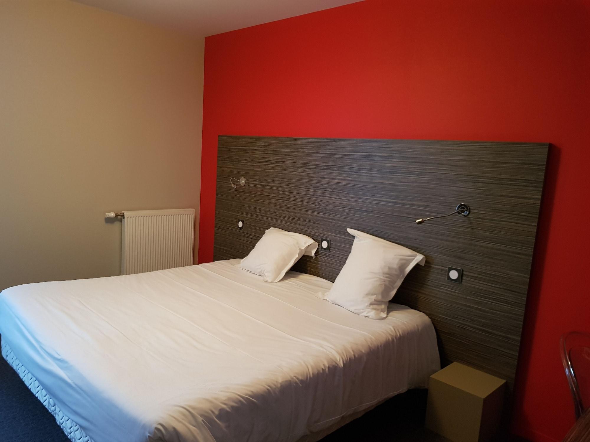 Logis Hotel A La Bonne Auberge Laval  Luaran gambar