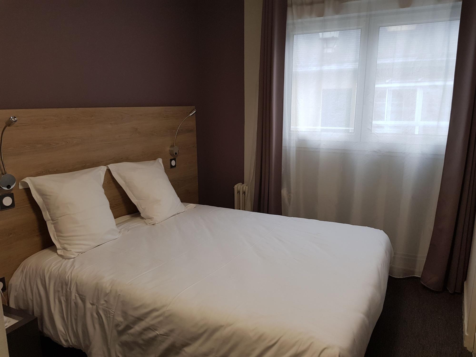 Logis Hotel A La Bonne Auberge Laval  Luaran gambar