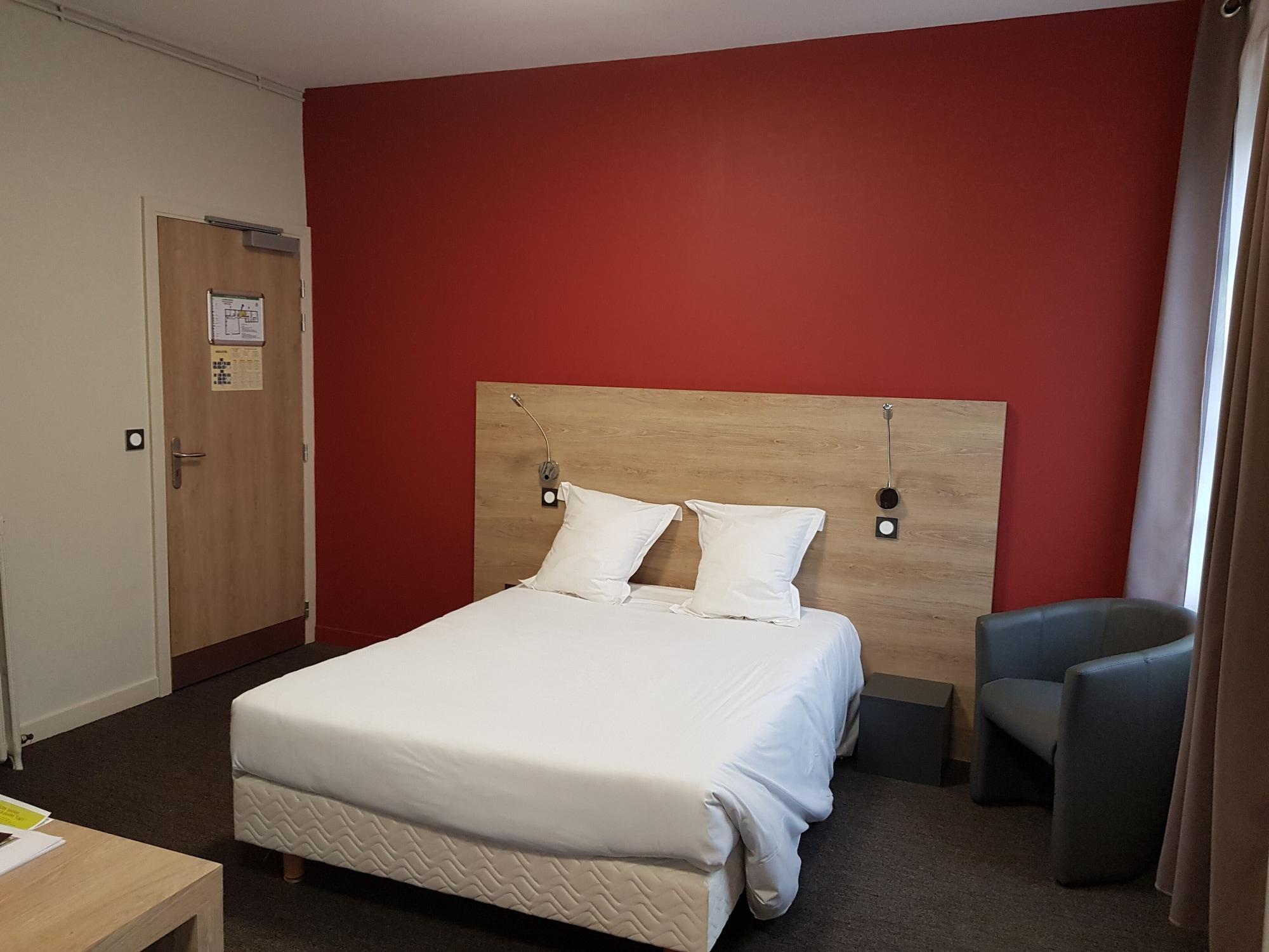 Logis Hotel A La Bonne Auberge Laval  Luaran gambar