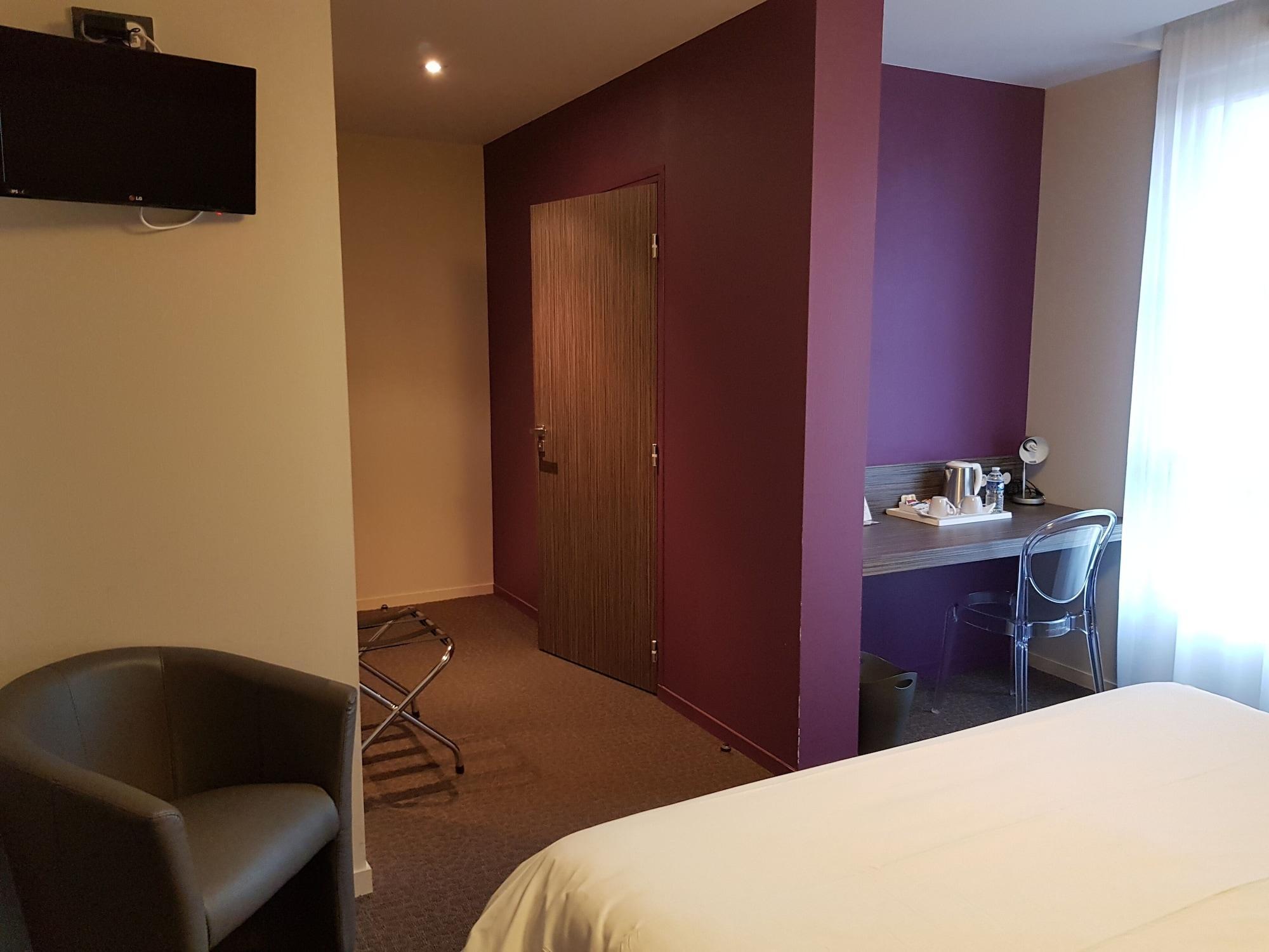 Logis Hotel A La Bonne Auberge Laval  Luaran gambar
