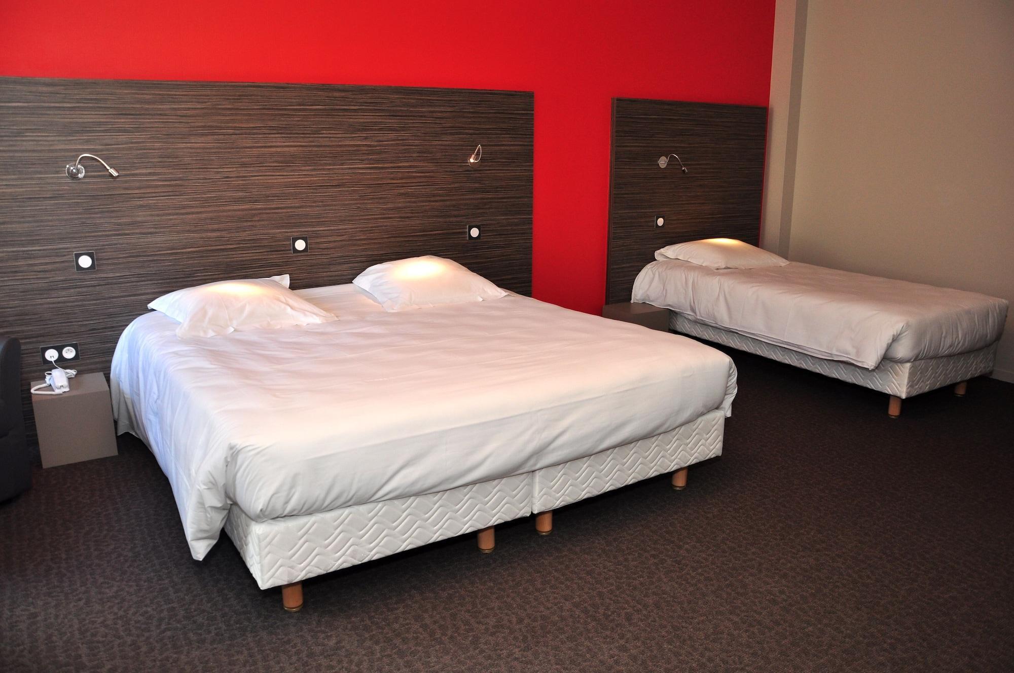 Logis Hotel A La Bonne Auberge Laval  Luaran gambar