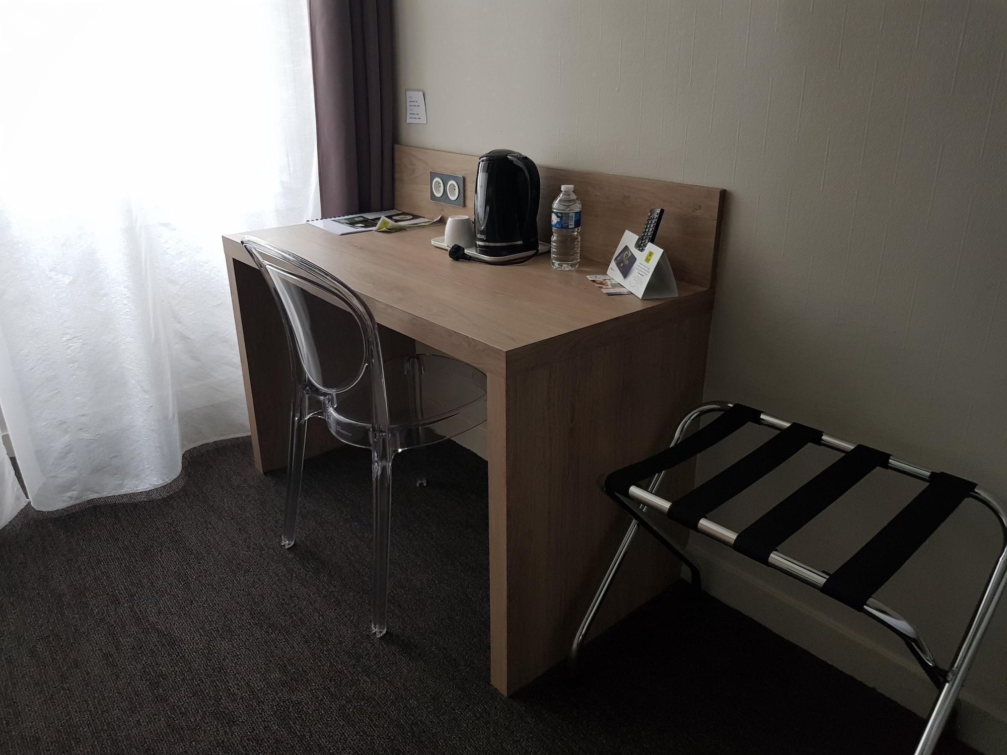 Logis Hotel A La Bonne Auberge Laval  Luaran gambar